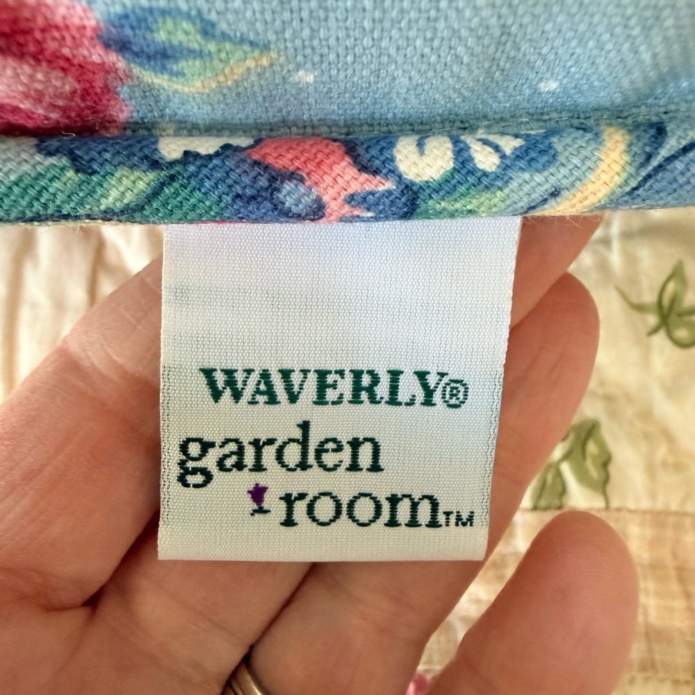 Plaid & Flower Farmhouse Charm - Waverly Twin Comforter & Pillow Set